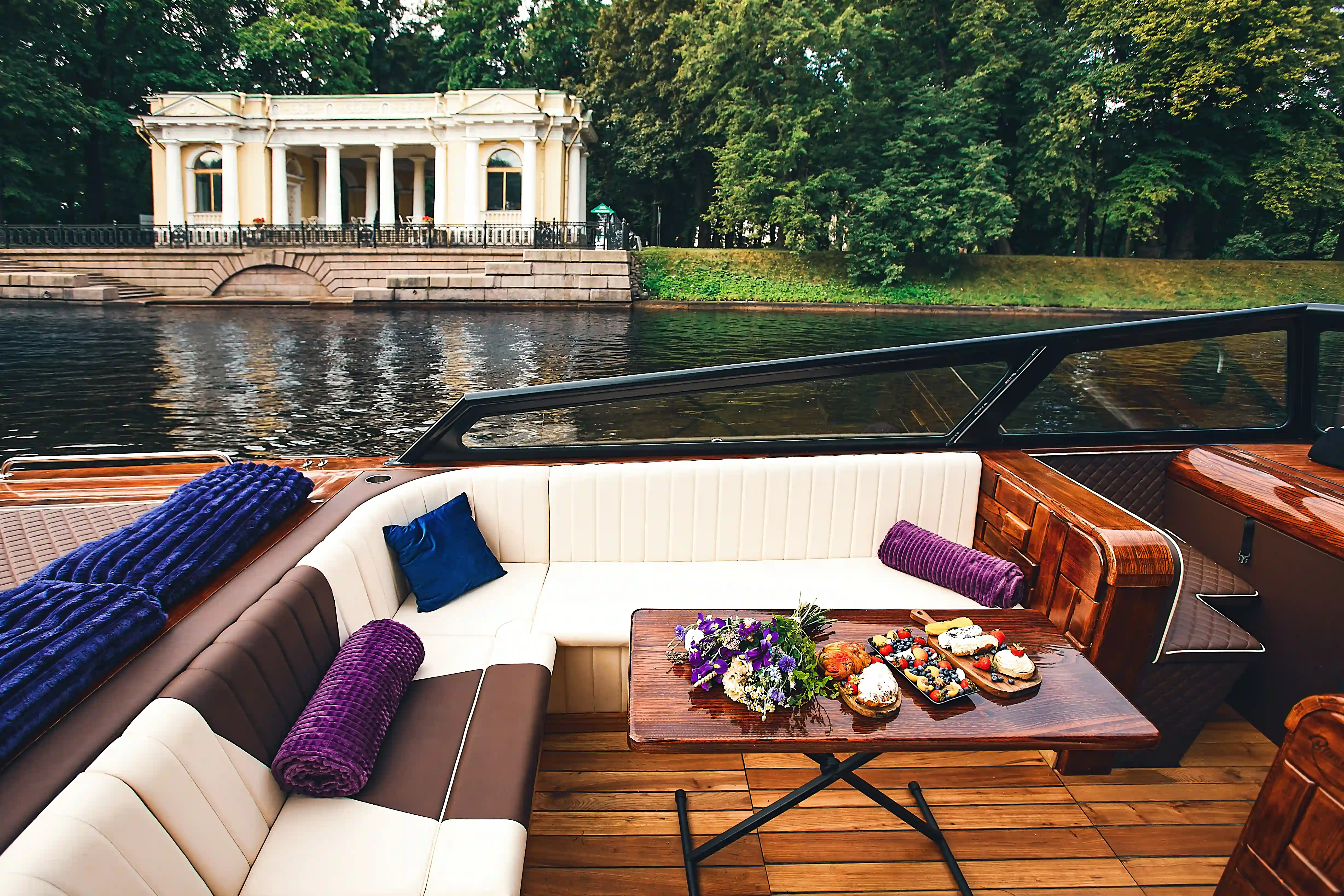 Катер Blueberry image- 10